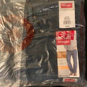 NWT Wrangler Men’s Jeans Relaxed Fit 44x30
